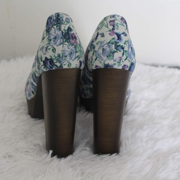 Yoki Floral Print Platform Heels Size 8 - Picture 3 of 8